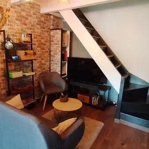 Hébergement de vacances Blanche, Maison De Bourg Pleine De Charme, La Roche-Blanche (Puy-de-Dome)